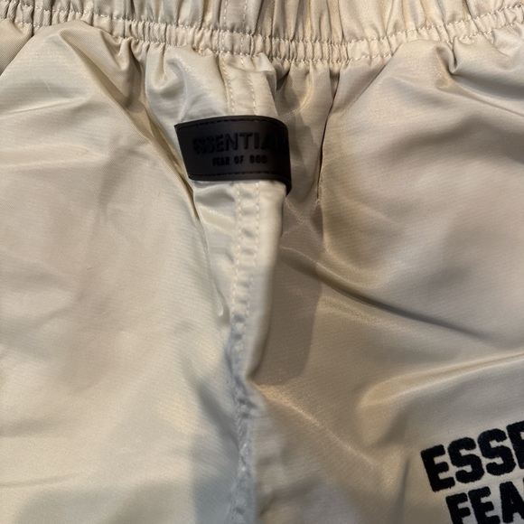 Essentials Kids Shorts - Picture 3 of 3